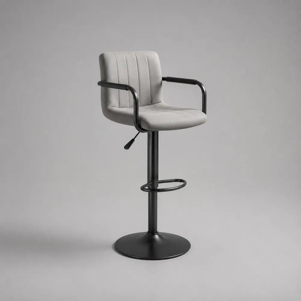 Tabouret de bar réglable et pivotant en velours polyester gris avec accoudoirs et piètement en acier noir, 52 × 53 × 89–110 cm